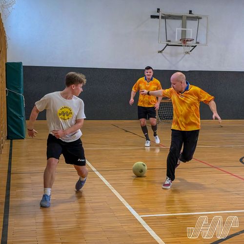 A tanár-diák röplabda és kispályás labdarúgás mérközések képekben!