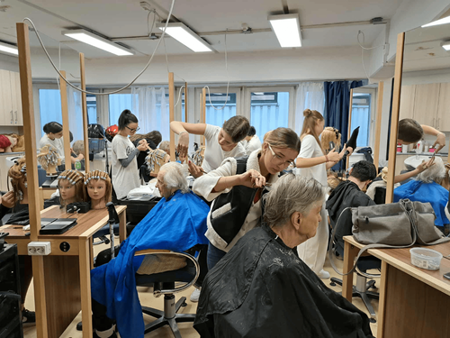 Vakok és Gyengénlátók Csoportja a tanműhelyben